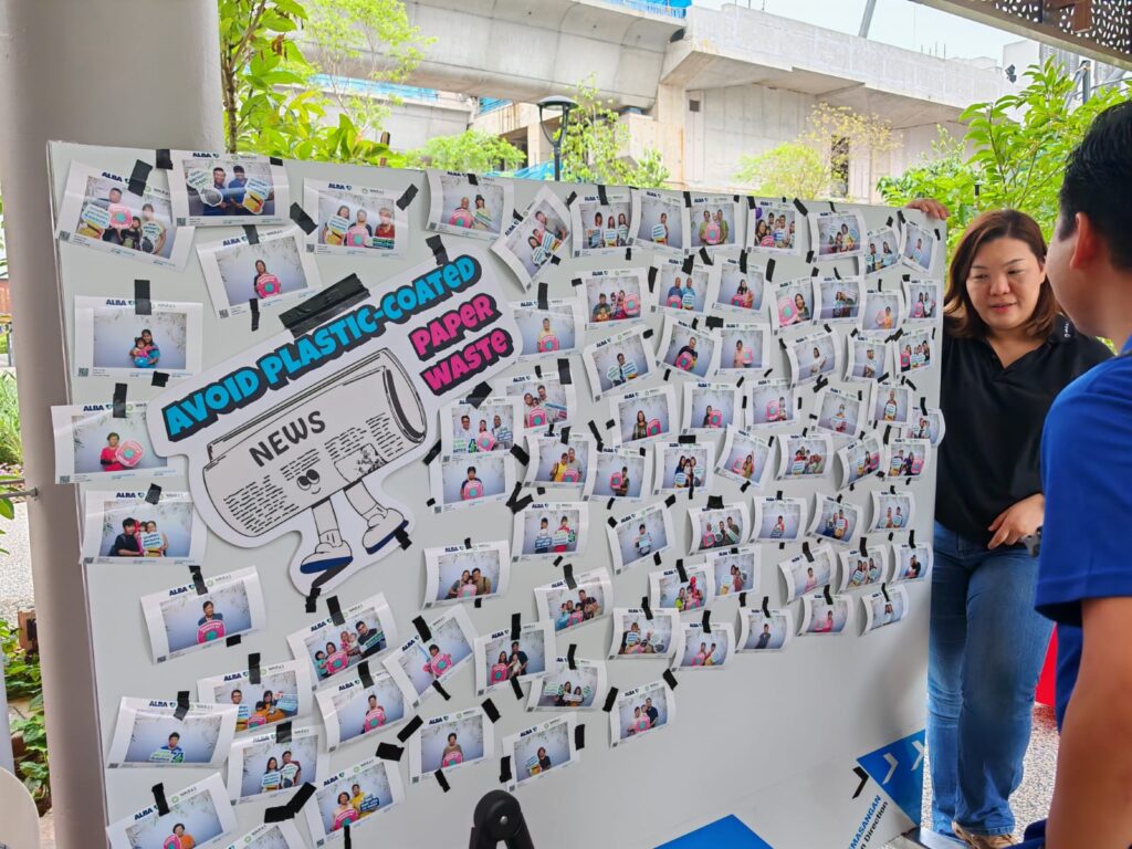Spreading recycling message using photo booth